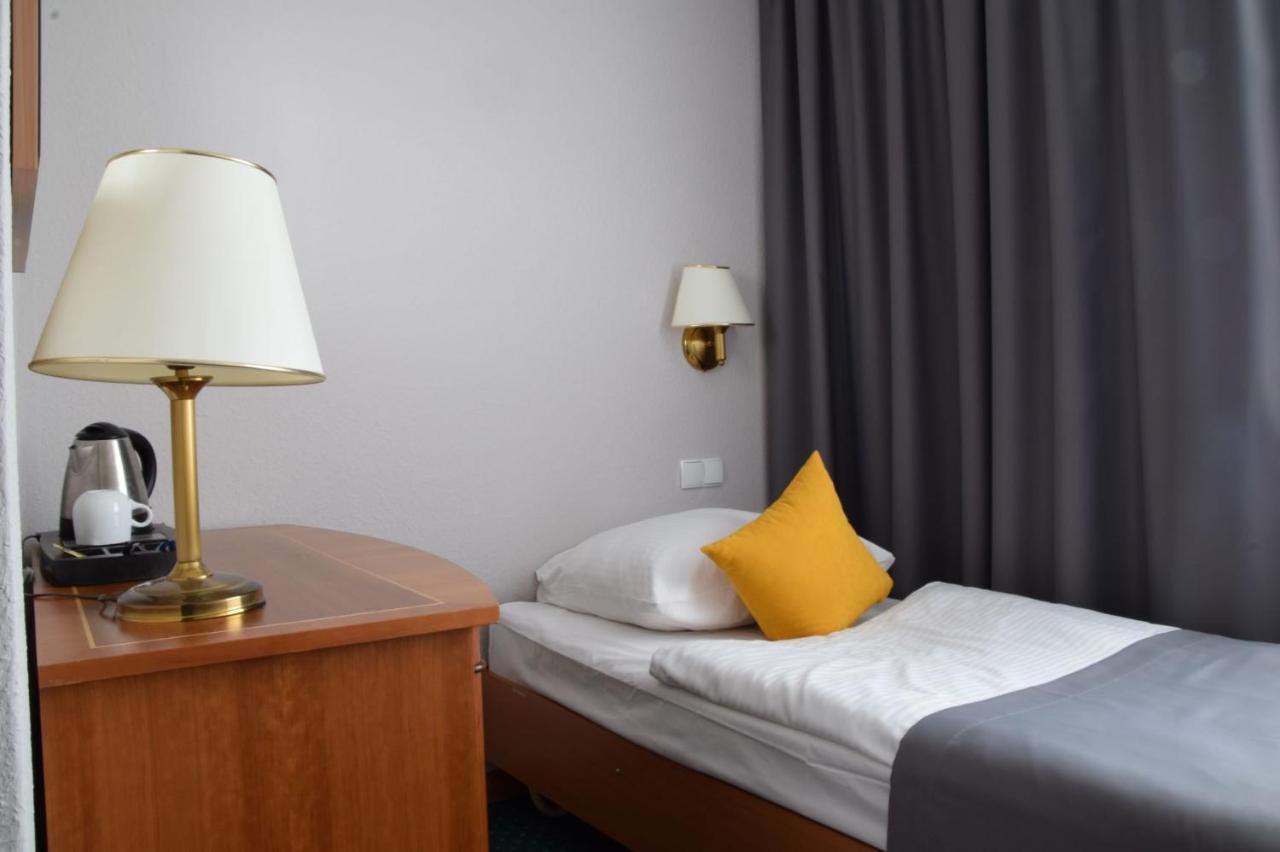 Hotel Festival Ополе Екстериор снимка