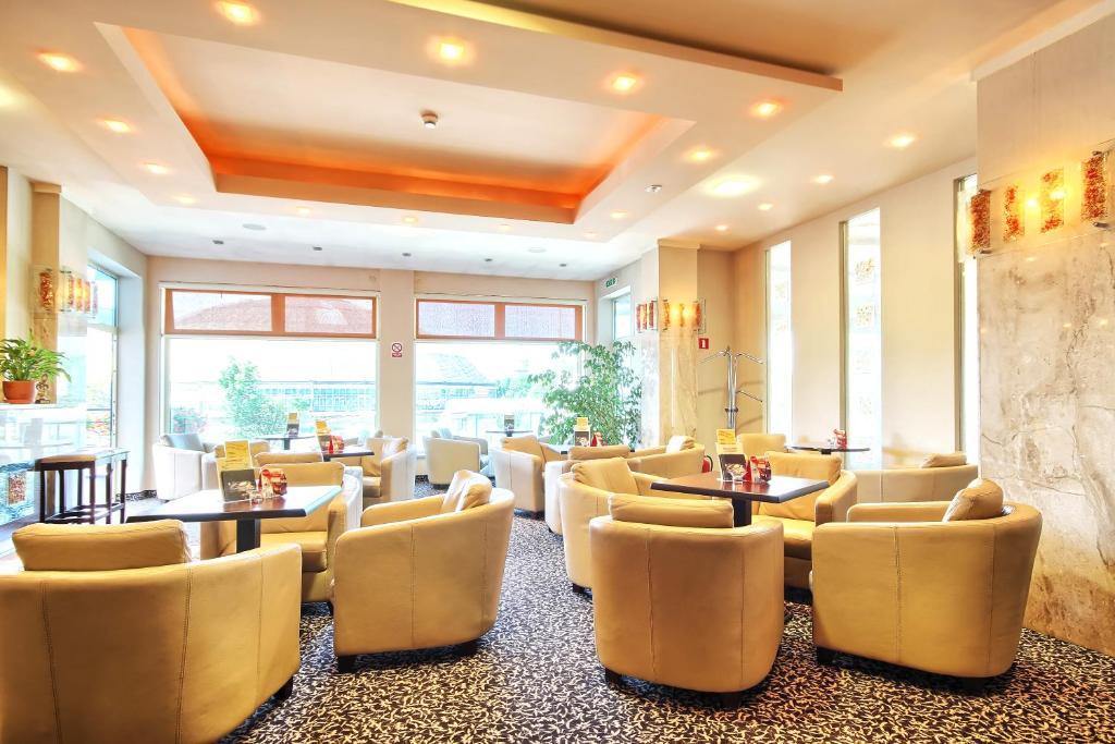 Hotel Festival Ополе Екстериор снимка