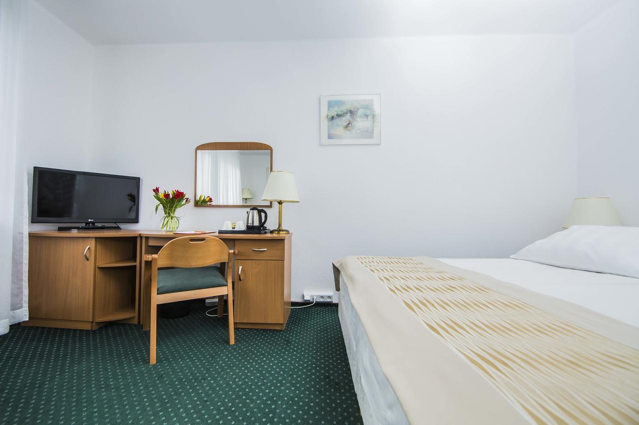 Hotel Festival Ополе Екстериор снимка